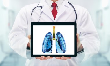 Elinde bir hastanede doktor vith akciğerler