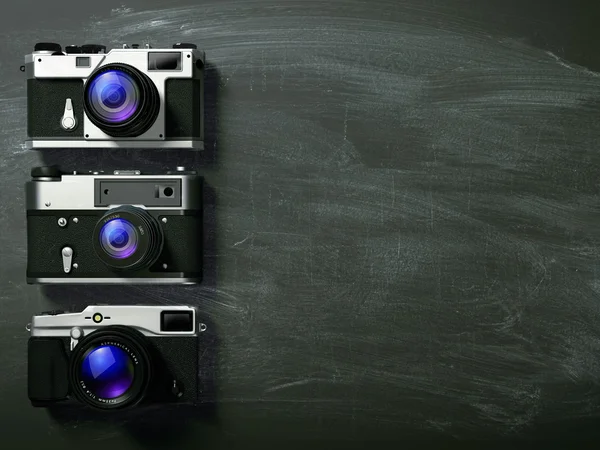 黒の背景にレトロなカメラ — ストック写真