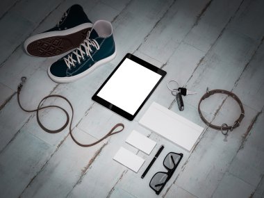 Her gün adam öğeleri koleksiyonu taşımak: gözlük, kira kontratı, spor ayakkabı.