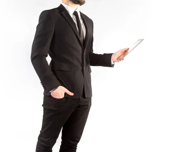 Άνθρωπος hipster σε ένα κλασικό κοστούμι απομονωθεί σε λευκό φόντο με ένα δισκίο στο χέρι — Φωτογραφία Αρχείου