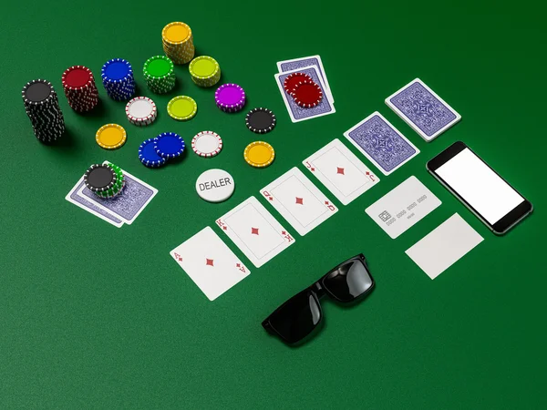 카드와 녹색 테이블에 포커 칩 — 스톡 사진