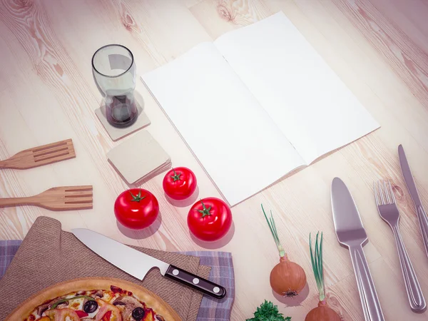 Χλευάσουμε επάνω το πρότυπο πίτσα σε έναν ξύλινο πίνακα. — Φωτογραφία Αρχείου