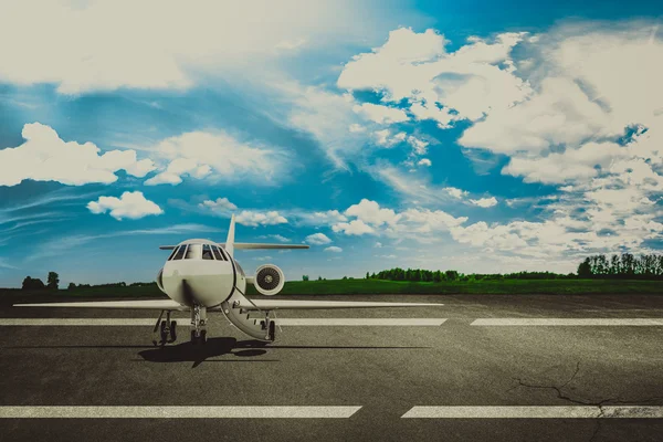 Aeropuerto de pista y avión. Concepto —  Fotos de Stock