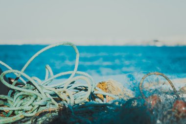 Balık ağı Kıbrıs, mavi kırmızı yüzen ile net