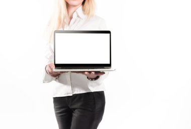 laptop beyaz zemin üzerine izole iş kadın