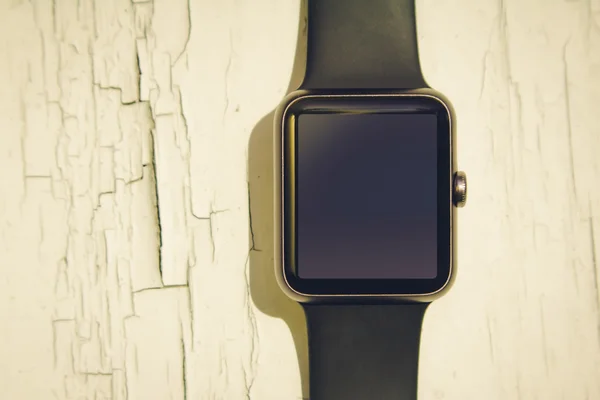 Smartwatch auf Holz Hintergrund. Attrappe — Stockfoto