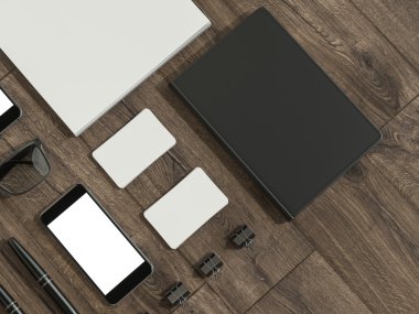 Ahşap masa üzerinde mockup öğeleri kümesi. Mockup iş şablonu