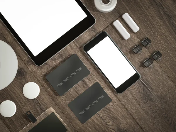 Ahşap masa üzerinde mockup öğeleri kümesi. Mockup iş şablonu