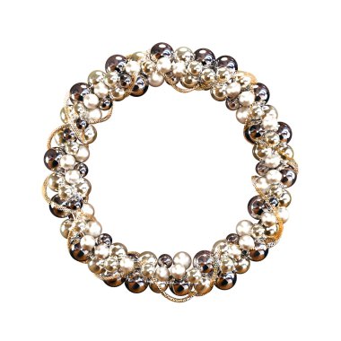 Beyaz arka plan üzerinde izole süslemeleri ile gümüş Noel çelenk