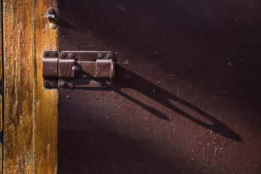 Işık ışınları yılında kapatılması için sürgü kapı