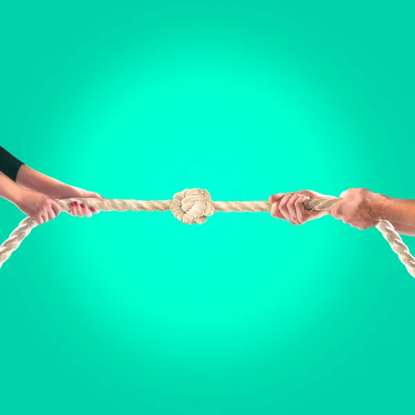 Hands of people pulling the rope on a green background.  Competition concept — Stock Photo, Image