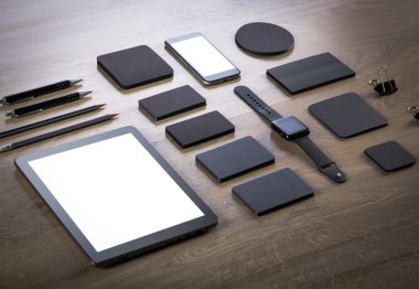 Mockup marka siyah. Ahşap arka plan şablonu