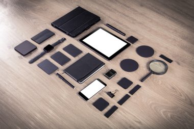 Mockup marka siyah. Ahşap arka plan şablonu