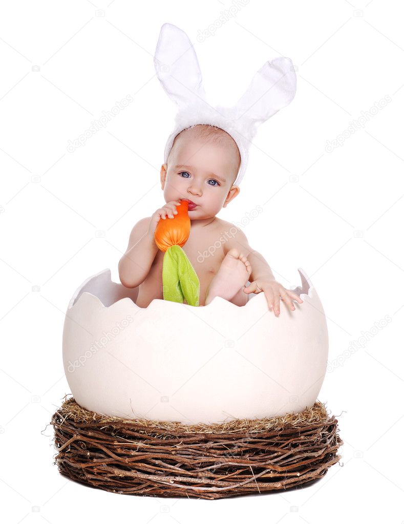 Joyeux Bebe Fille Lapin De Paques Assis Dans Un Oeuf De Paques Geant Mangeant De La Carotte Image Libre De Droit Par Iagodina C 6123 Joyeux Bebe Fille Lapin De Paques Assis Dans Un Oeuf De Paques Geant Mangeant De La Carotte Image Libre De Droit Par Iagodina C 6123