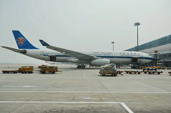 Beijing China 2012 Avión Sureño China Está Estacionado Frente Aeropuerto — Foto de Stock