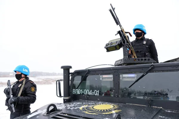 Almaty Kazajstán 2020 Soldados Con Armas Fuego Los Vehículos Equipos — Foto de Stock