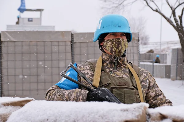 Almaty Kazakhstan 2020 Des Soldats Gardent Base Onu Mener Des — Photo