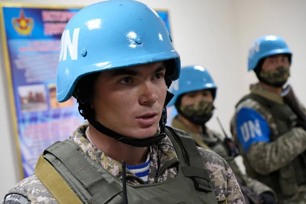 Almaty Kazakistan 2020 Soldato Tenuta Peacekeeper Nella Stanza Durante Esercitazione — Foto Stock