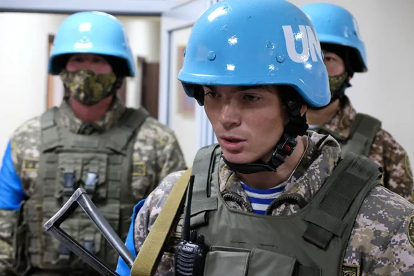 Almaty Kazakistan 2020 Soldato Tenuta Peacekeeper Nella Stanza Durante Esercitazione — Foto Stock