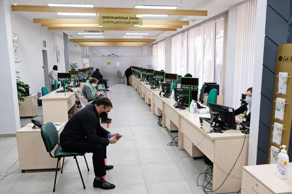 Almaty Cazaquistão 2020 Visitantes Fundo Pensões Estão Esperando Fila Lobby — Fotografia de Stock