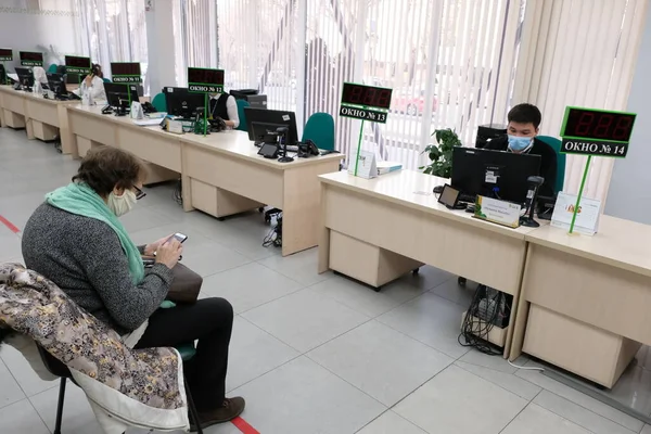 Almaty Cazaquistão 2020 Visitantes Fundo Pensões Estão Esperando Fila Lobby — Fotografia de Stock