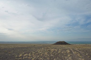 Almaty, Kazakistan - 06.25.2013: Eski Tepe - Altyn Emel Doğa Koruma Alanı 'ndaki antik bir mezarlık