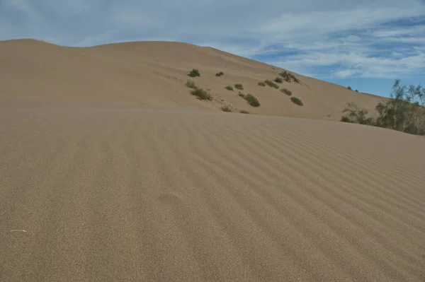2013年6月25日 アルティン エメル自然保護区の砂の山の砂丘を歌う — ストック写真