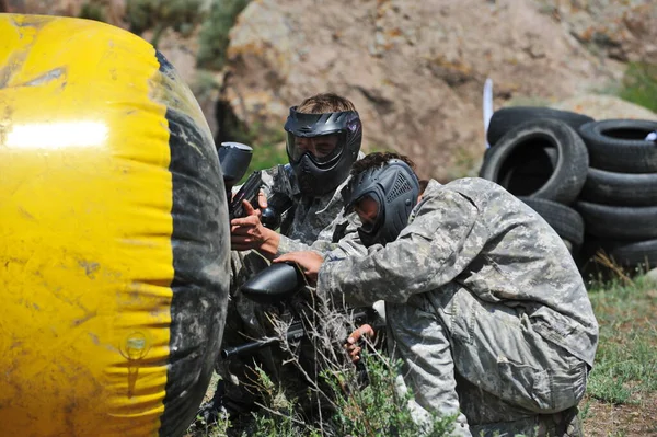 Almaty Kazajstán 2013 Hombre Marcha Juega Airsoft Eco Festival Orillas — Foto de Stock