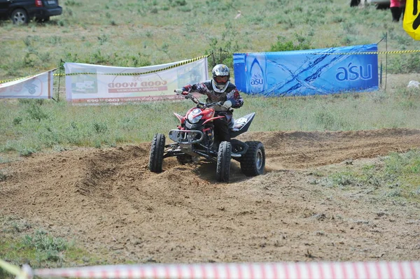 Almaty Kazakistan 2013 Superamento Della Pista Con Ostacoli Moto Quattro — Foto Stock