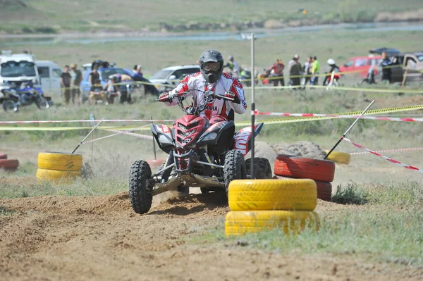 Almaty Kazakistan 2013 Superamento Della Pista Con Ostacoli Moto Quattro — Foto Stock