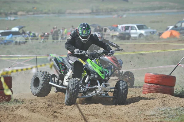 Almaty Kazakhstan 2013 Passing Track Obstacles Four Wheeled Bikes 둑에서 — 스톡 사진