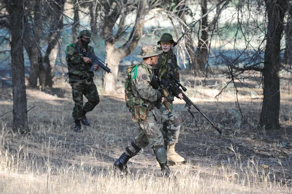 Almaty Kazakhstan 2013 Les Joueurs Airsoft Prennent Position Sur Territoire — Photo