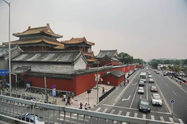 베이징 2012 보행자 도로와 시설이 도시의 도로중 — 스톡 사진