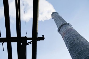 Almaty, Kazakistan - 02.04.2021: Isıtma tesisinde baca ve koruyucu metal yapısı