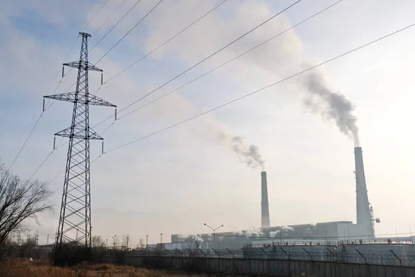 Almaty Kazachstan 2021 Een Gebroken Kolom Van Oude Transmissielijnen — Stockfoto