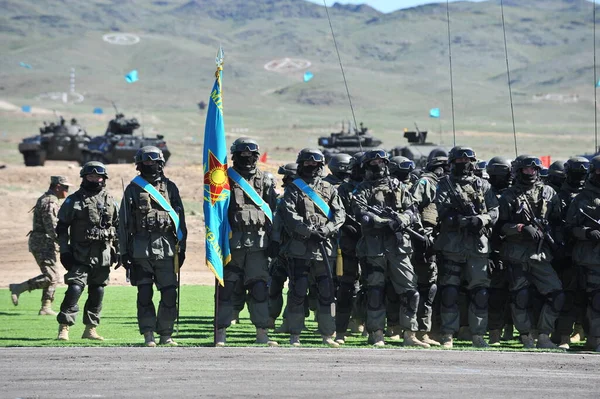 Almaty Kazakhstan 2013 Tentara Dari Berbagai Pasukan Angkatan Bersenjata Kazakhstan — Stok Foto