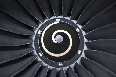 Almaty, Kazakistan - 01.29.2014: Hangarda onarım sırasında Airbus A320 uçağının türbini