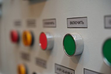 Petropavlovsk, Kazakistan - 05.26.2015: Yüksek voltajlı iletim hatları için voltaj kontrol paneli