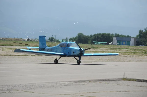 Almaty Cazaquistão 2015 Mini Avião Privado Para Excursões Curtas Está — Fotografia de Stock