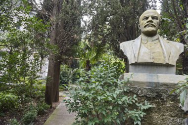 Yalta, Kırım - 10.14.2015: Şehrin meydanlarından birinde Lenin 'in Baskını