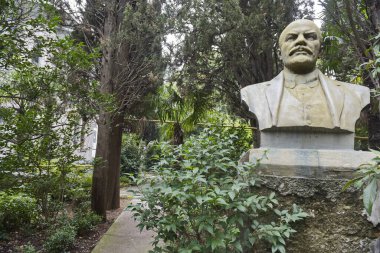 Yalta, Kırım - 10.14.2015: Şehrin meydanlarından birinde Lenin 'in Baskını