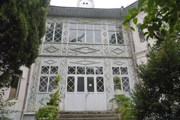 Yalta Crimea 2015 Una Casa Con Vecchie Sculture Legno Uno — Foto Stock