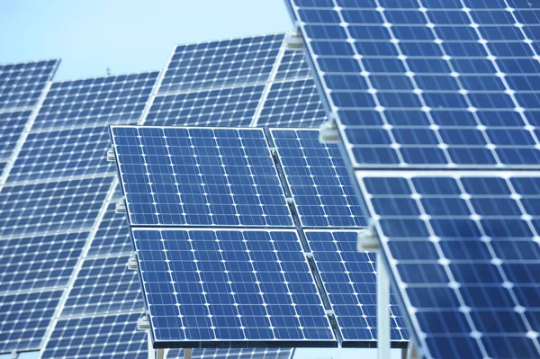 Almaty Kazachstán 2016 Solární Panely Různých Velikostí Jsou Seřazeny Řadě — Stock fotografie