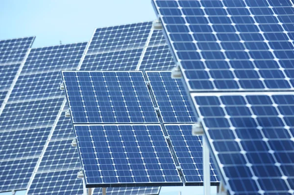 Almaty Kazachstán 2016 Solární Panely Různých Velikostí Jsou Seřazeny Řadě — Stock fotografie