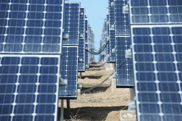 Almaty Kazakhstan 2016 Кабелі Єднують Сонячні Батареї Один Одним Станції — стокове фото