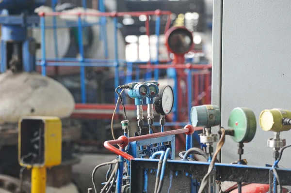 Almaty Cazaquistão 2015 Medidores Pressão Tubos Para Instalações Aquecimento — Fotografia de Stock