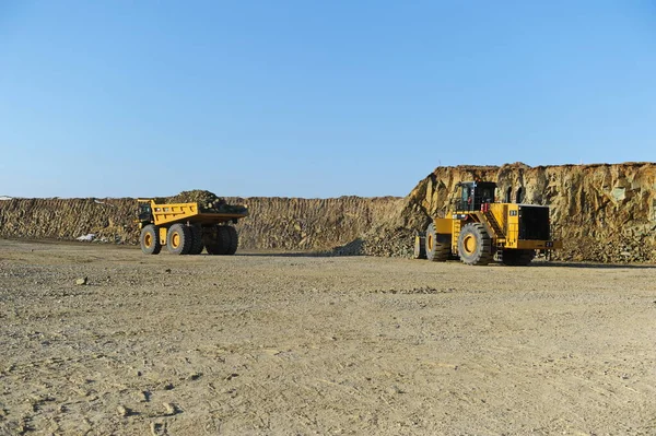 Kazakhstan Oriental Kazakhstan 2015 Extraction Déchargement Minerai Cuivre Dans Carrière — Photo