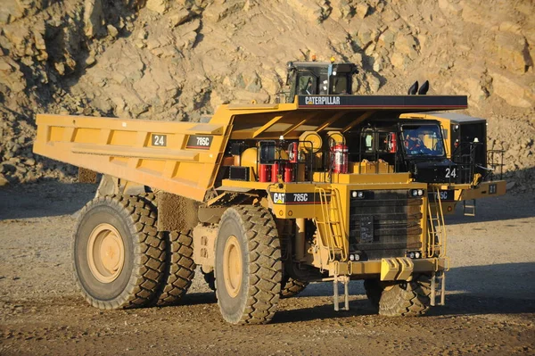 카자흐스탄 2015 장비의 도움으로 채석장에서 광석을 채굴하고 하역하는 — 스톡 사진