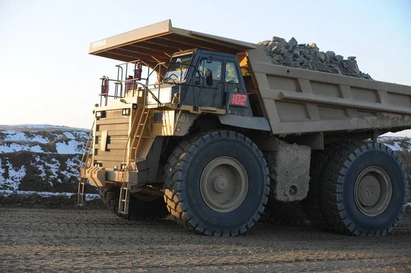 East Kazakhstan Region Kazakhstan 2015 Mining Unloading Copper Ore Quarry — Stock Photo, Image