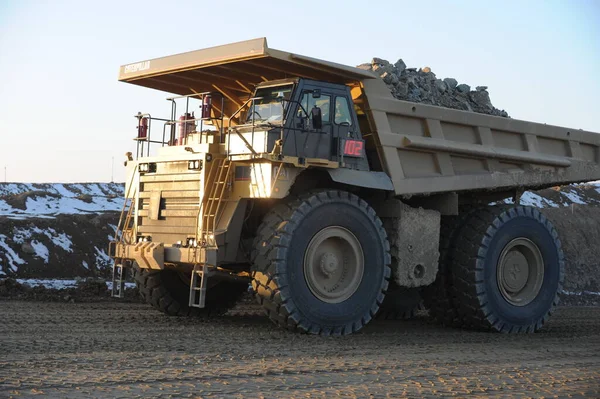 East Kazakhstan Region Kazakhstan 2015 Mining Unloading Copper Ore Quarry — Stock Photo, Image